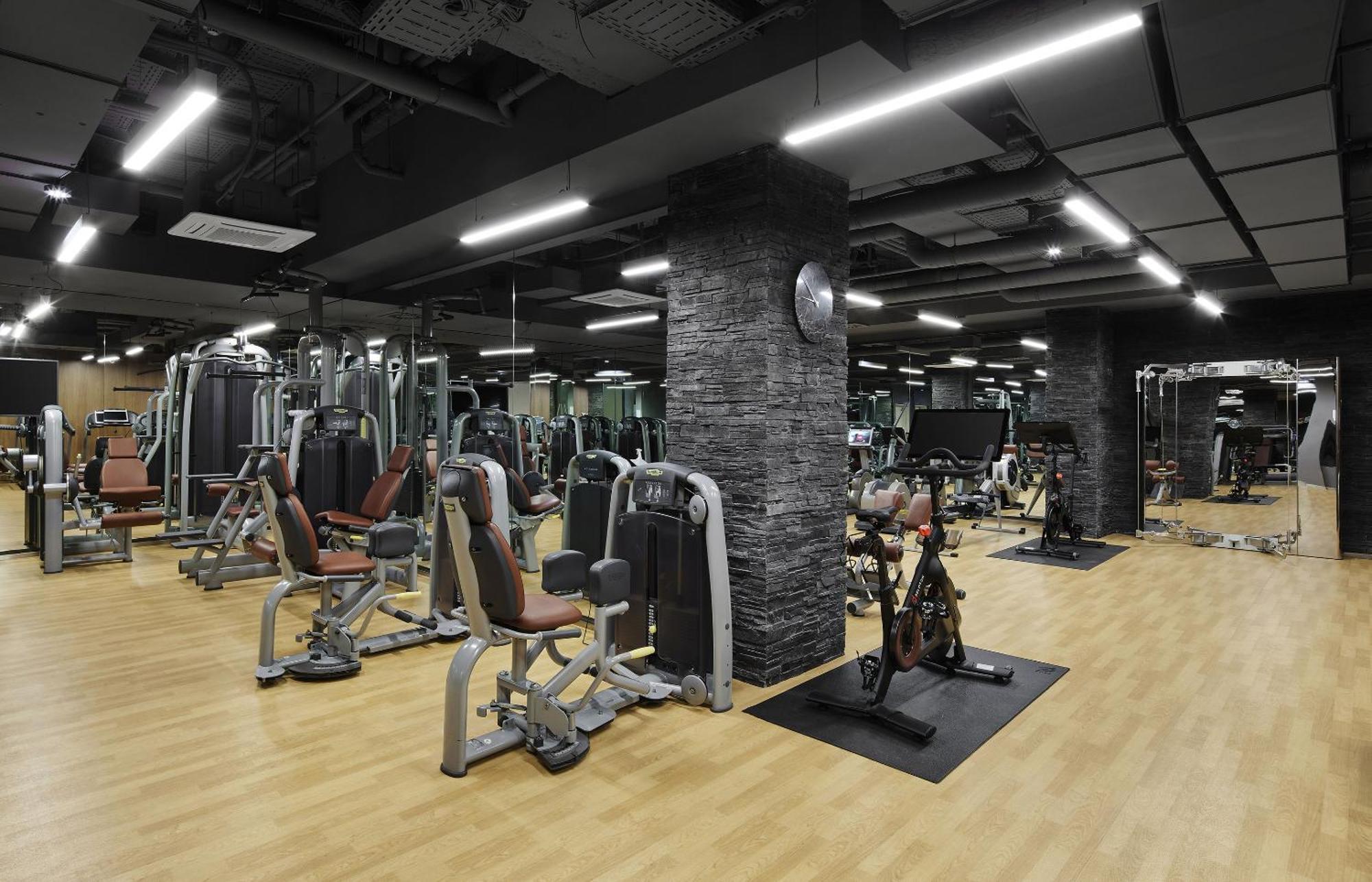 Titanic Gendarmenmarkt Berlin Extérieur photo The gym at the hotel